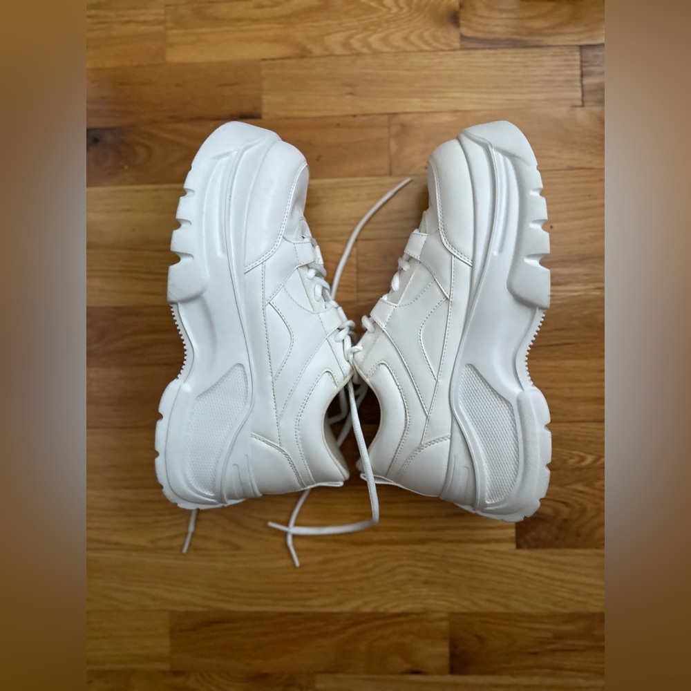 Zara platf white shoes 
Size 42/11